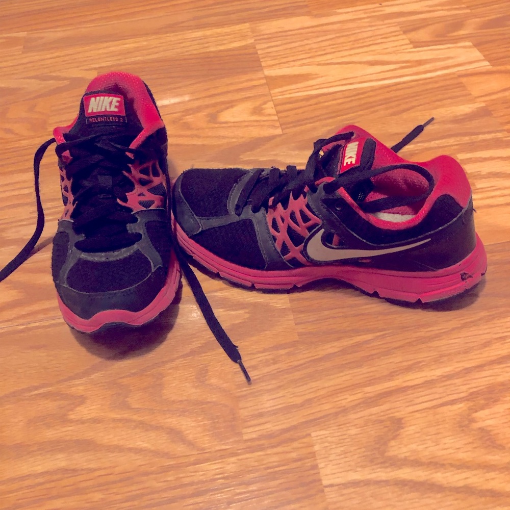 Nike tennis shoes